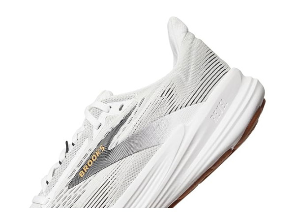 Brooks Revel 8