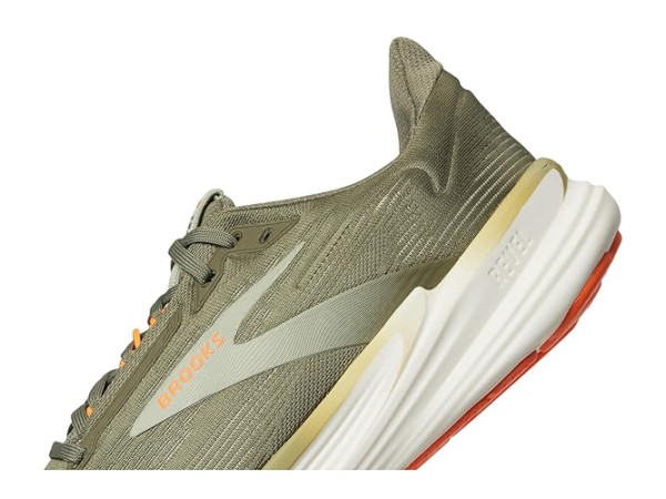 Brooks Revel 8