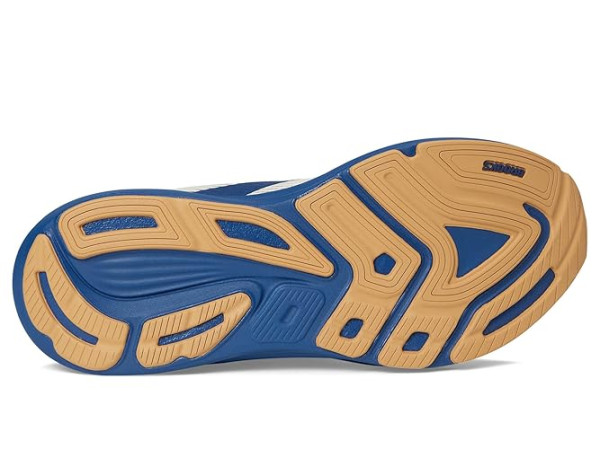Brooks Revel 8