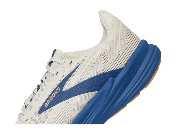 Brooks Revel 8