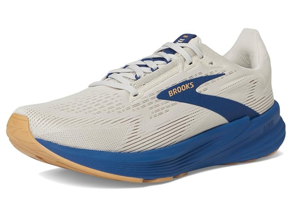 Brooks Revel 8