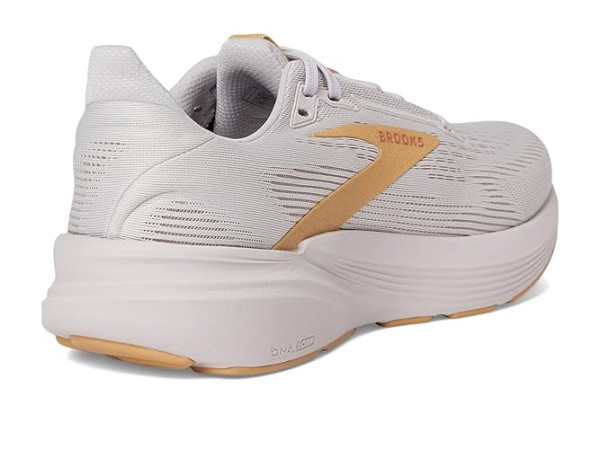 Brooks Revel 8