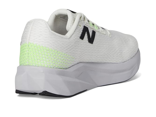 New Balance FuelCell Propel v5
