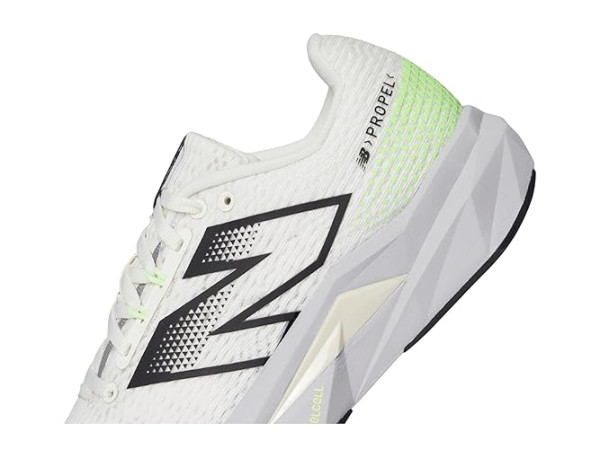 New Balance FuelCell Propel v5