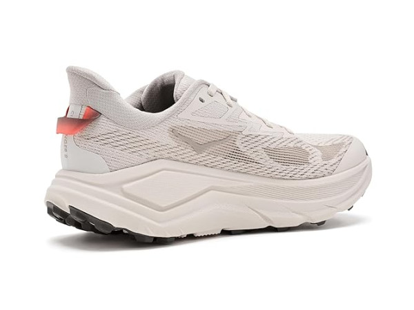Hoka Challenger 8