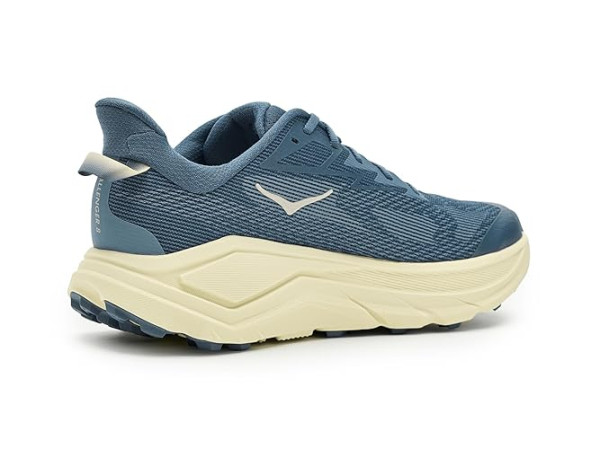 Hoka Challenger 8