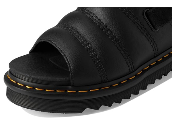 Dr. Martens Kole