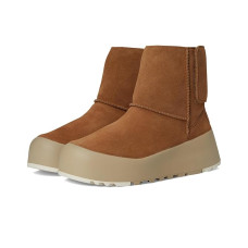 UGG CLassic Streetscape