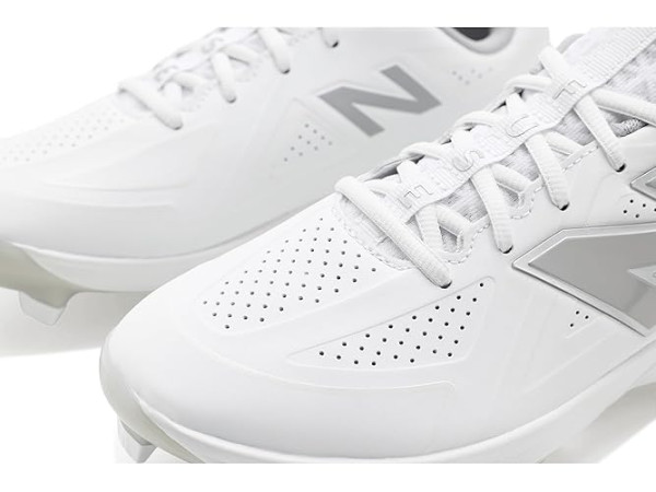 New Balance Fuse V5 Molded Softball Cleats
