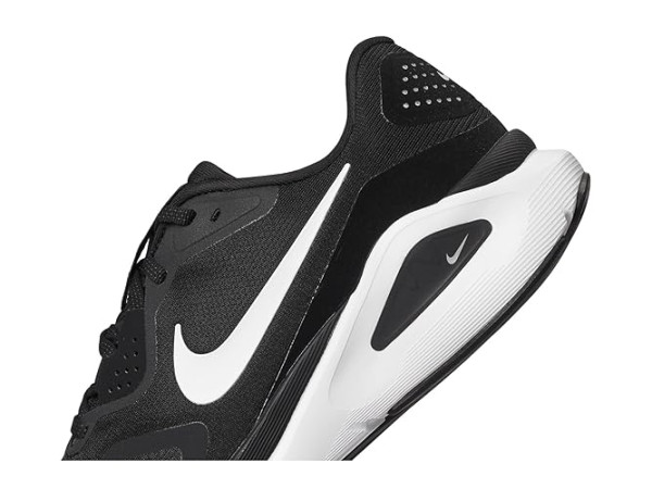 Nike Structure 26