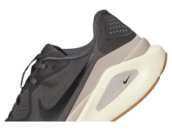 Nike Structure 26
