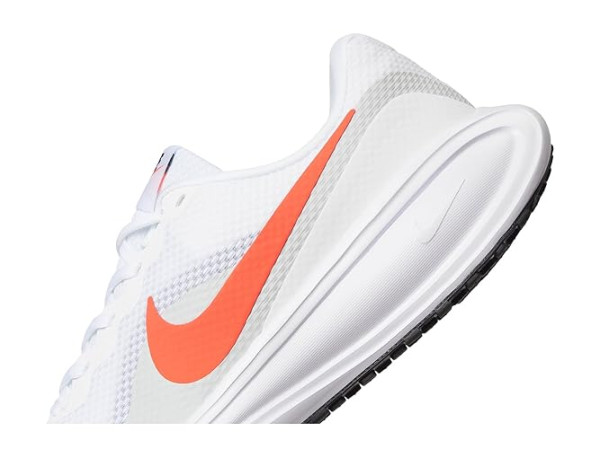 Nike Revolution 8