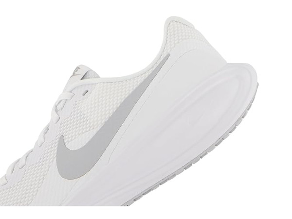 Nike Revolution 8