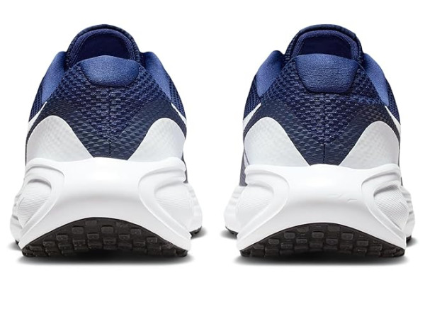 Nike Revolution 8