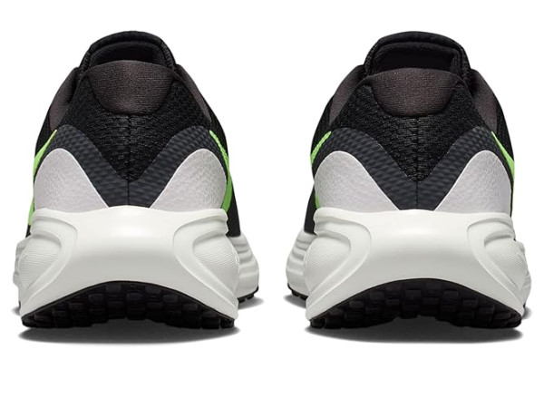 Nike Revolution 8