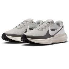 Nike Revolution 8