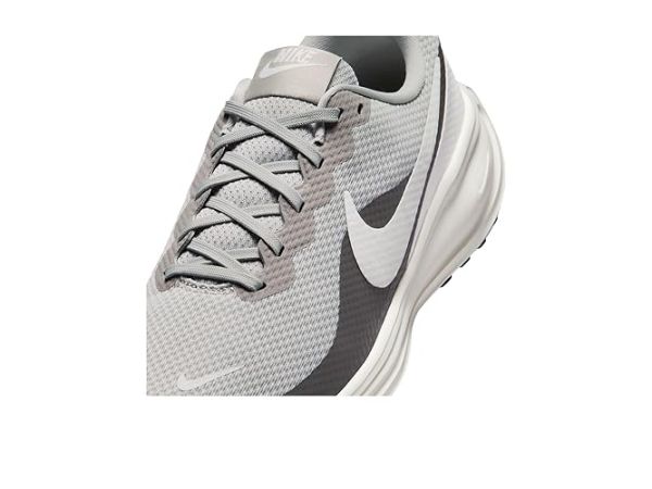 Nike Revolution 8