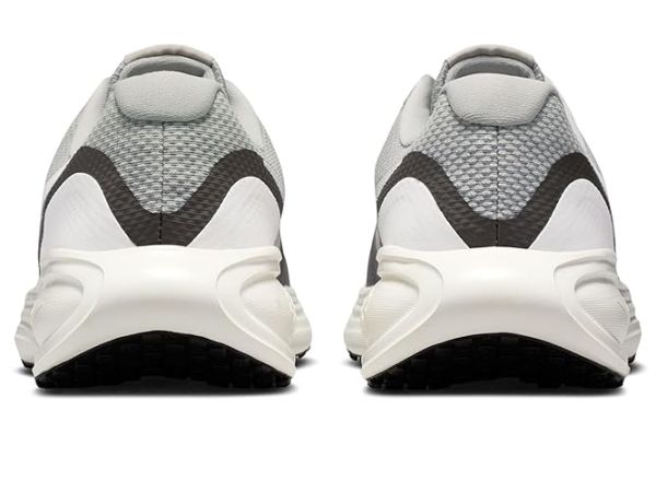 Nike Revolution 8