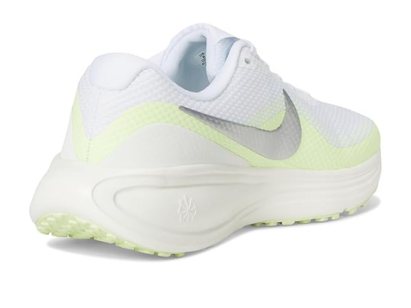 Nike Revolution 8