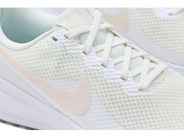 Nike Revolution 8