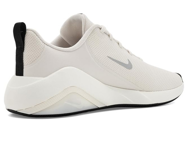 Nike Bella 7