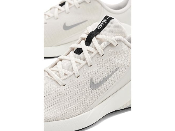 Nike Bella 7