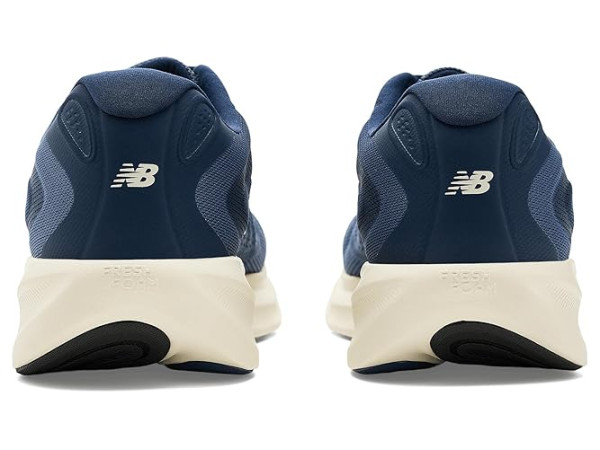 New Balance Fresh Foam 680 V9