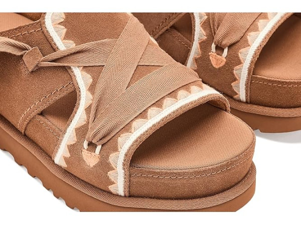 UGG Goldenstar Hi Artistitch