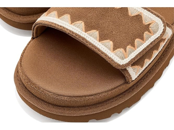 UGG Goldenstar Artistitch UGG Goldenstar Artistitch