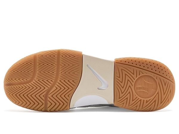 Nike Tennis Court Lite 4 Nike Tennis Court Lite 4