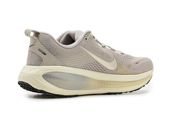 Nike Vomero 18 SE