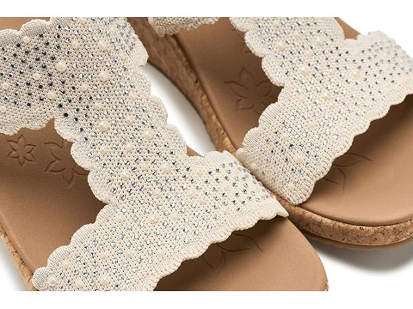 SKECHERS Arch Fit Beverlee 2.0 - My Fav SKECHERS Arch Fit Beverlee 2.0 - My Fav