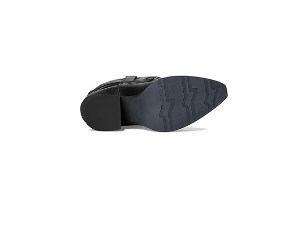 Steve Madden Stage Steve Madden Stage