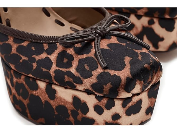 Steve Madden Listen