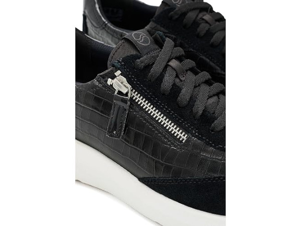 Clarks Code R Run