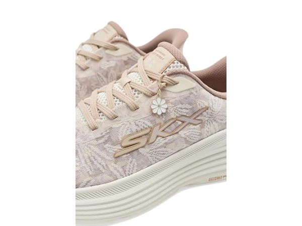 SKECHERS Hands Free Slip-Ins Max Cushioning Endeavour Daisy Burst SKECHERS Hands Free Slip-Ins Max Cushioning Endeavour Daisy Burst