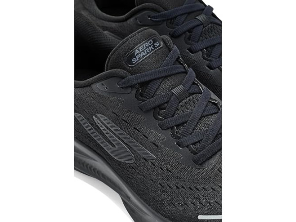 SKECHERS Aero Spark