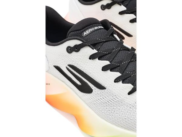 SKECHERS Aero Burst