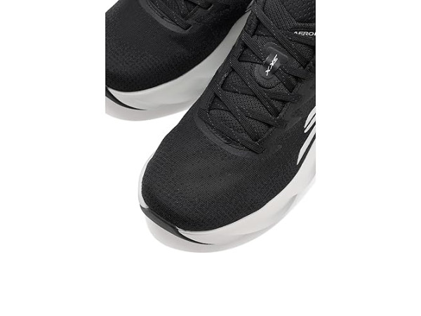 SKECHERS Aero Burst