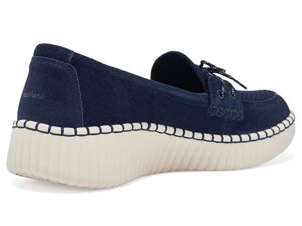 SKECHERS Wilshire Blvd - Feeling Coy SKECHERS Wilshire Blvd - Feeling Coy