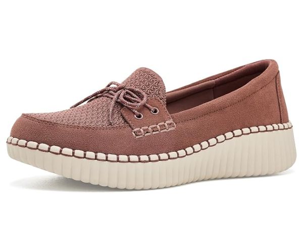 SKECHERS Wilshire Blvd - Feeling Coy SKECHERS Wilshire Blvd - Feeling Coy