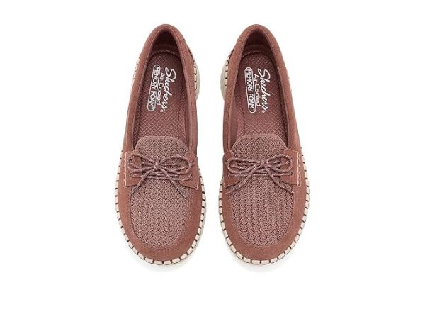 SKECHERS Wilshire Blvd - Feeling Coy SKECHERS Wilshire Blvd - Feeling Coy