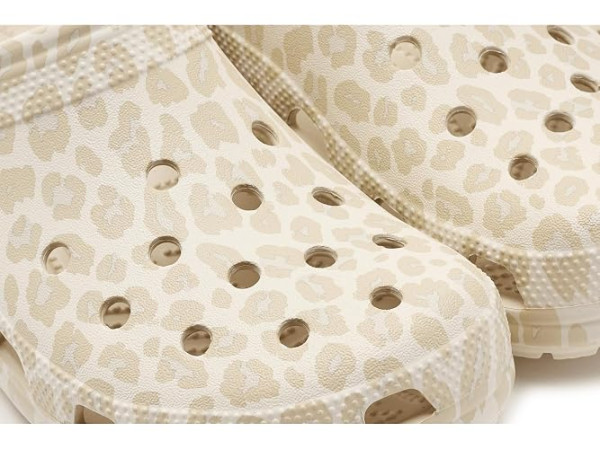 Crocs Classic Clog - Seasonal Graphic Crocs Classic Clog - Seasonal Graphic