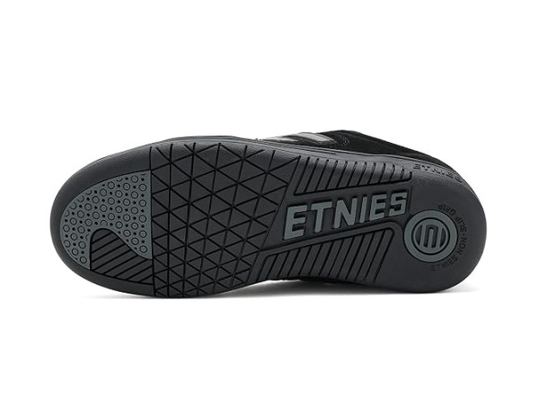 etnies Locut