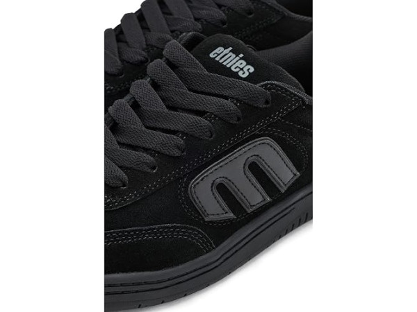 etnies Locut