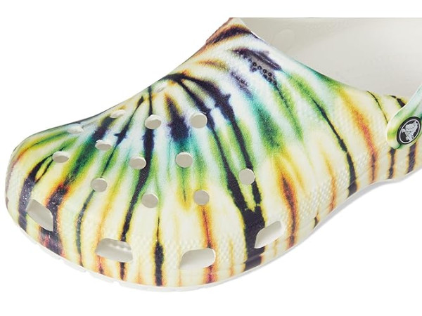 Crocs Classic Clogs - Seasonal Graphic Crocs Classic Clogs - Seasonal Graphic