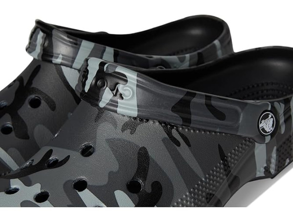 Crocs Classic Clogs - Seasonal Graphic Crocs Classic Clogs - Seasonal Graphic
