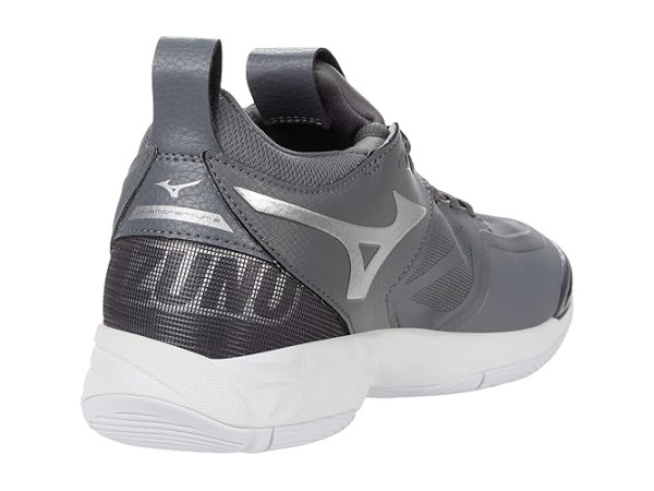 Mizuno Wave Momentum 2