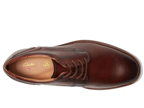 Clarks Un Hugh Lace