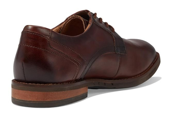 Clarks Un Hugh Lace